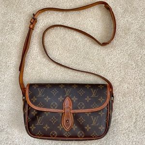 Auth Louis Vuitton Monogram Flap Crossbody Bag